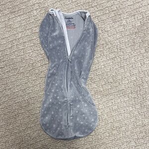 SwaddleMe Gray Star-Print Infant Sleep Swaddle